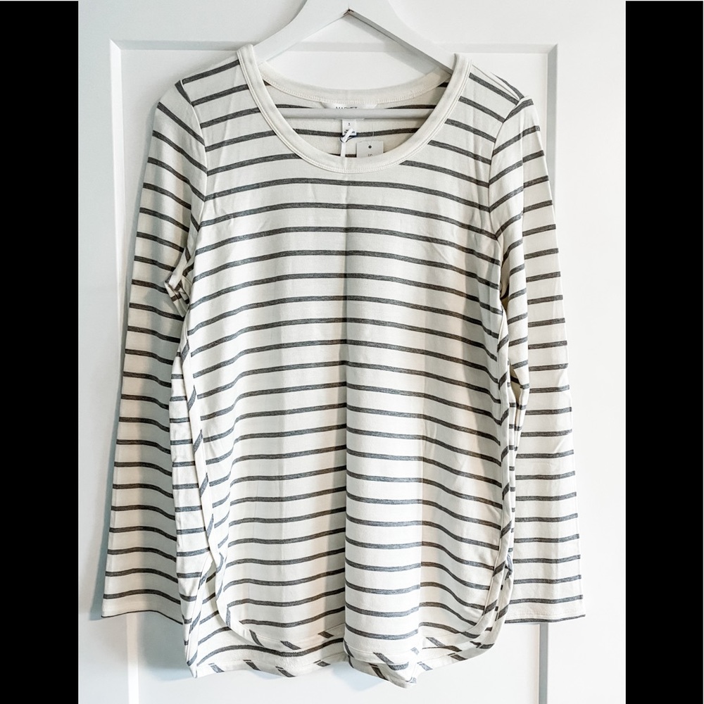 Market & Spruce Curved Hem Knit Top